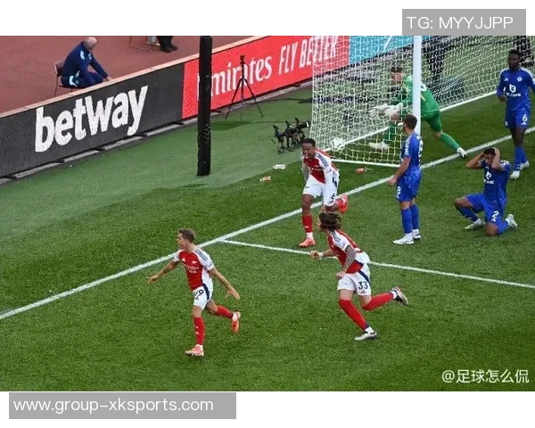 枪手攻势如潮苏维门迪射门中柱埃泽凌空机会被扑救 枪手攻势如潮苏维门迪射门中柱埃泽凌空机会被扑救