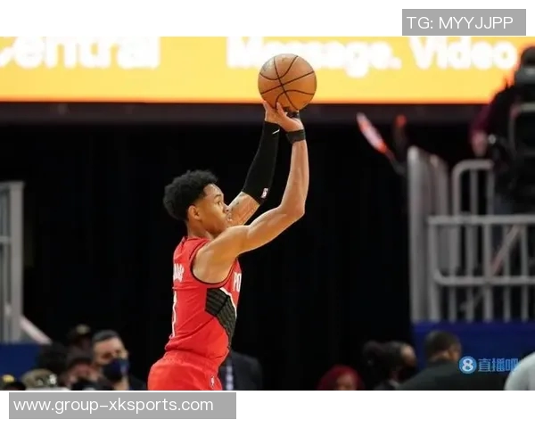 新援安芬尼西蒙斯首秀表现出色13投6中三分球命中率提升至29砍下18分3助攻