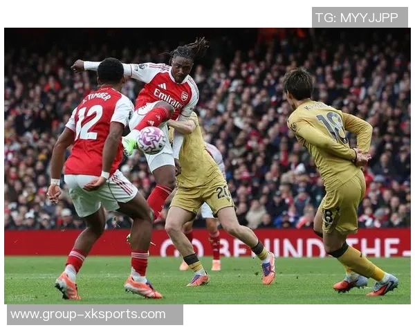 拉亚扑救布罗比近距离射门后失误队友提醒才稳住球权