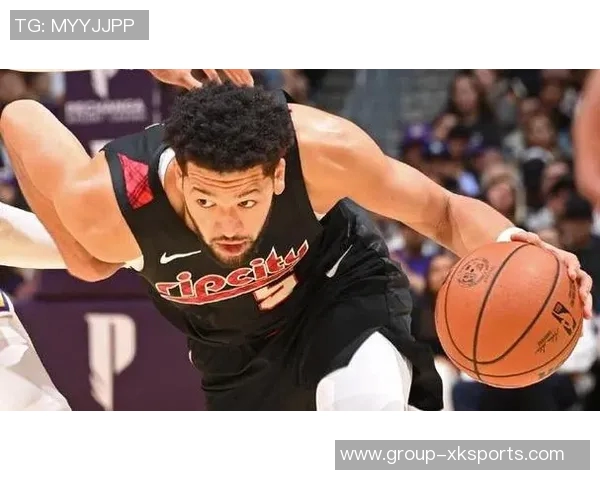 浓眉谈球队精神：信任与竞争并重展现团队凝聚力与斗志