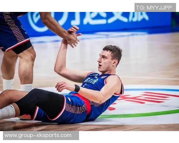 约维奇半场表现亮眼6投3中罚球全中贡献10分外加3篮板2助攻1盖帽