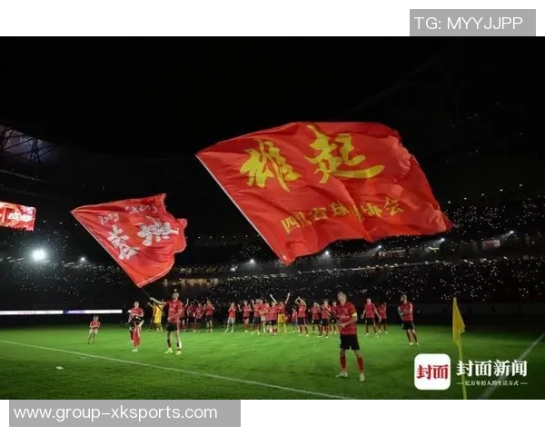 周定洋赛后向成都球迷致敬曾是蓉城队长的他感动全场